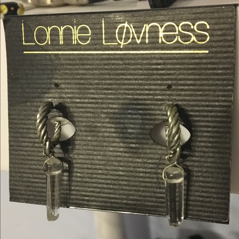 Earnings by Lonnie Lovness